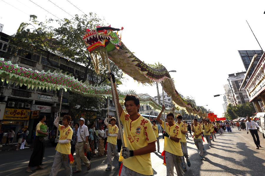 （國際）（1）緬甸仰光唐人街舉行獅龍巡游歡慶新春